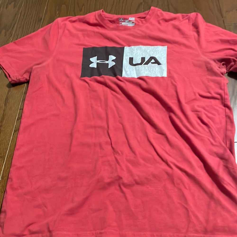 Men’s under armour tee